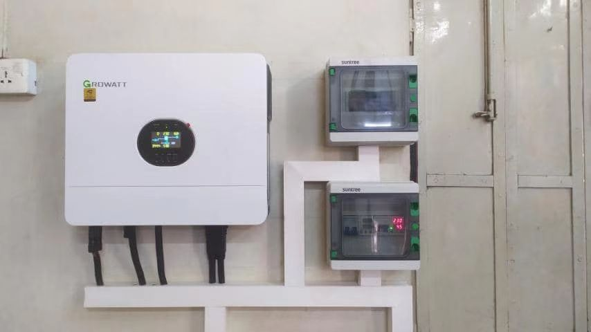 solar inverter (11)